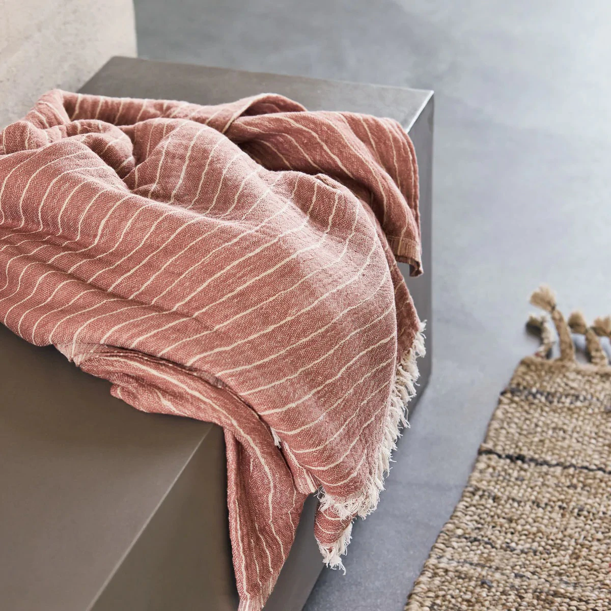 House Doctor Alice Stripe Plaid 140x200 Cm 5 House Doctor Alice Stripe Plaid 140x200 Cm - Afbeelding 3